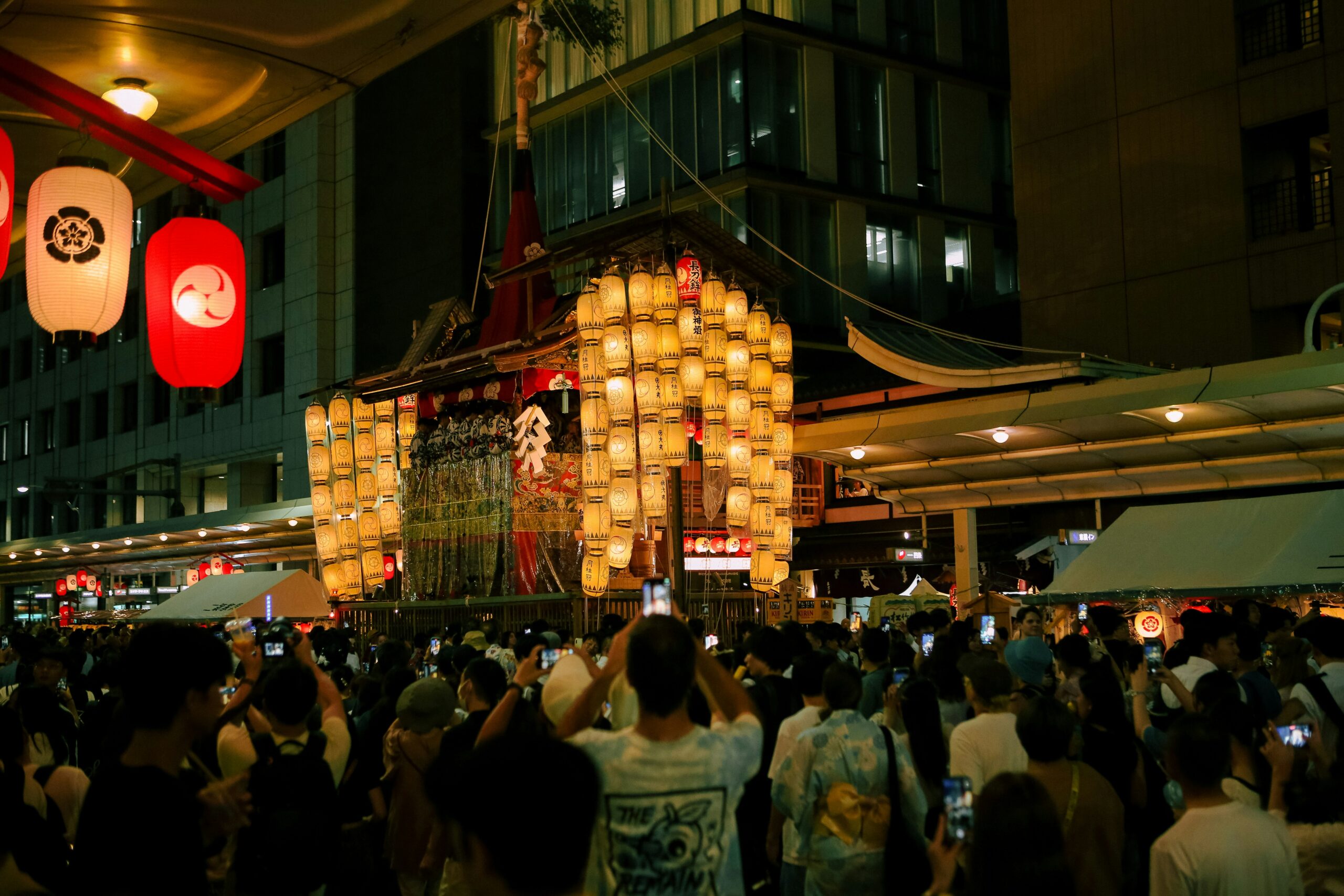 日本の火祭り特集：炎が彩る迫力満点の伝統フェスティバル